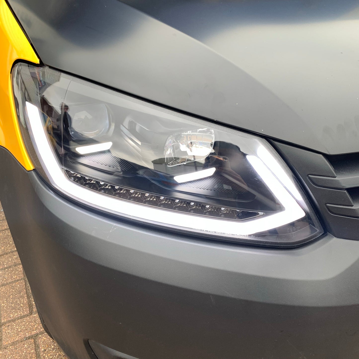 VW Caddy MK3 DRL headlights with dynamic indicators 10-15 (Includes LED dipped & main beam bulbs)