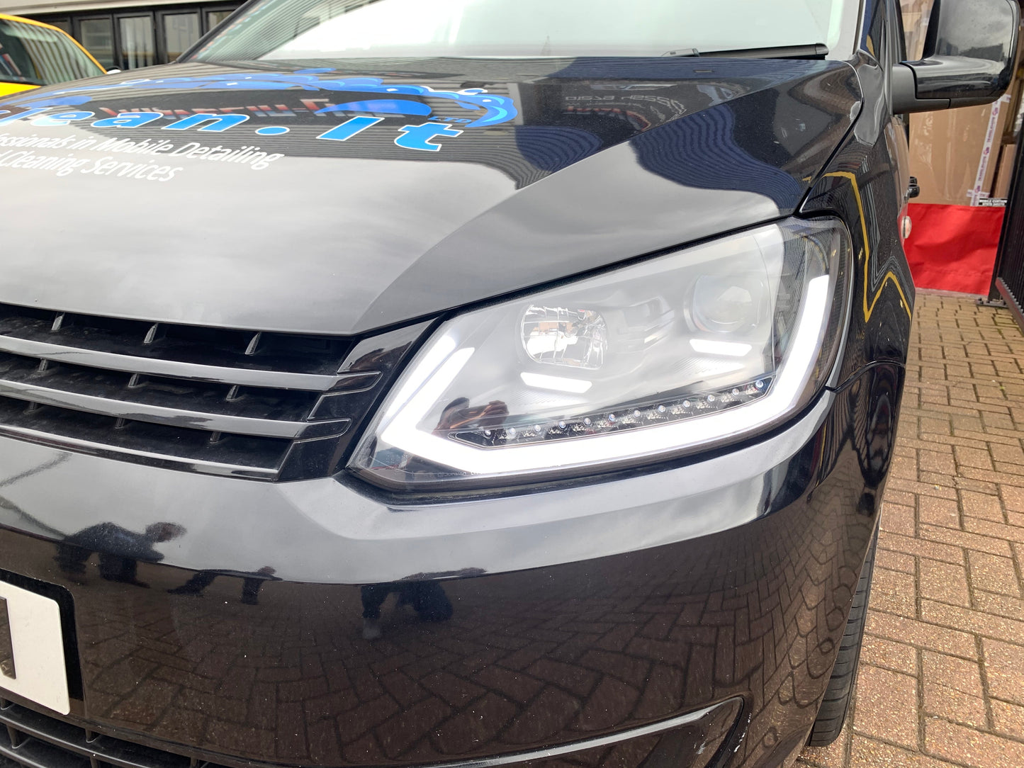 VW Caddy MK3 DRL headlights with dynamic indicators 10-15 (Includes LED dipped & main beam bulbs)