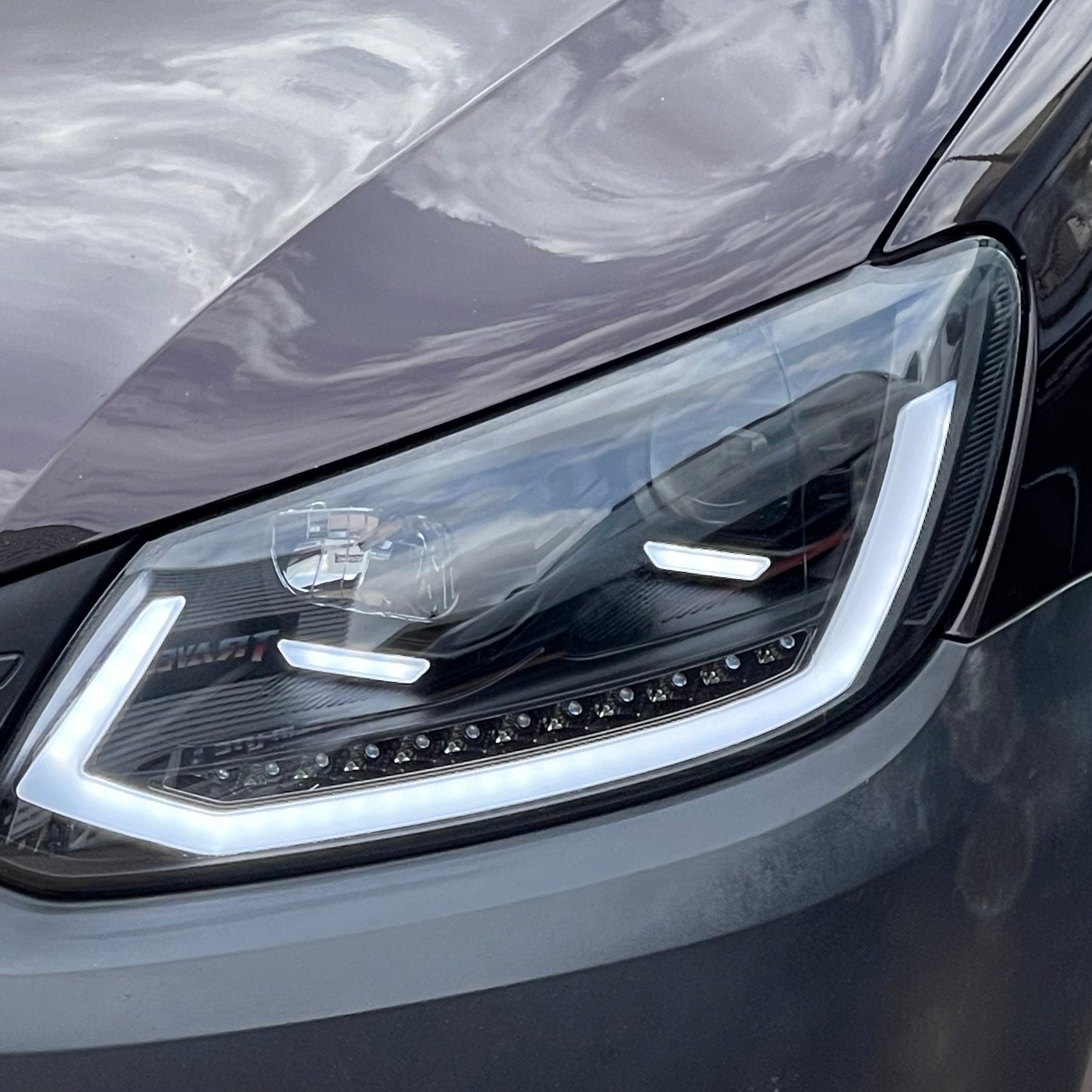 VW Caddy MK3 DRL headlights with dynamic indicators 10-15 (Includes LED dipped & main beam bulbs)