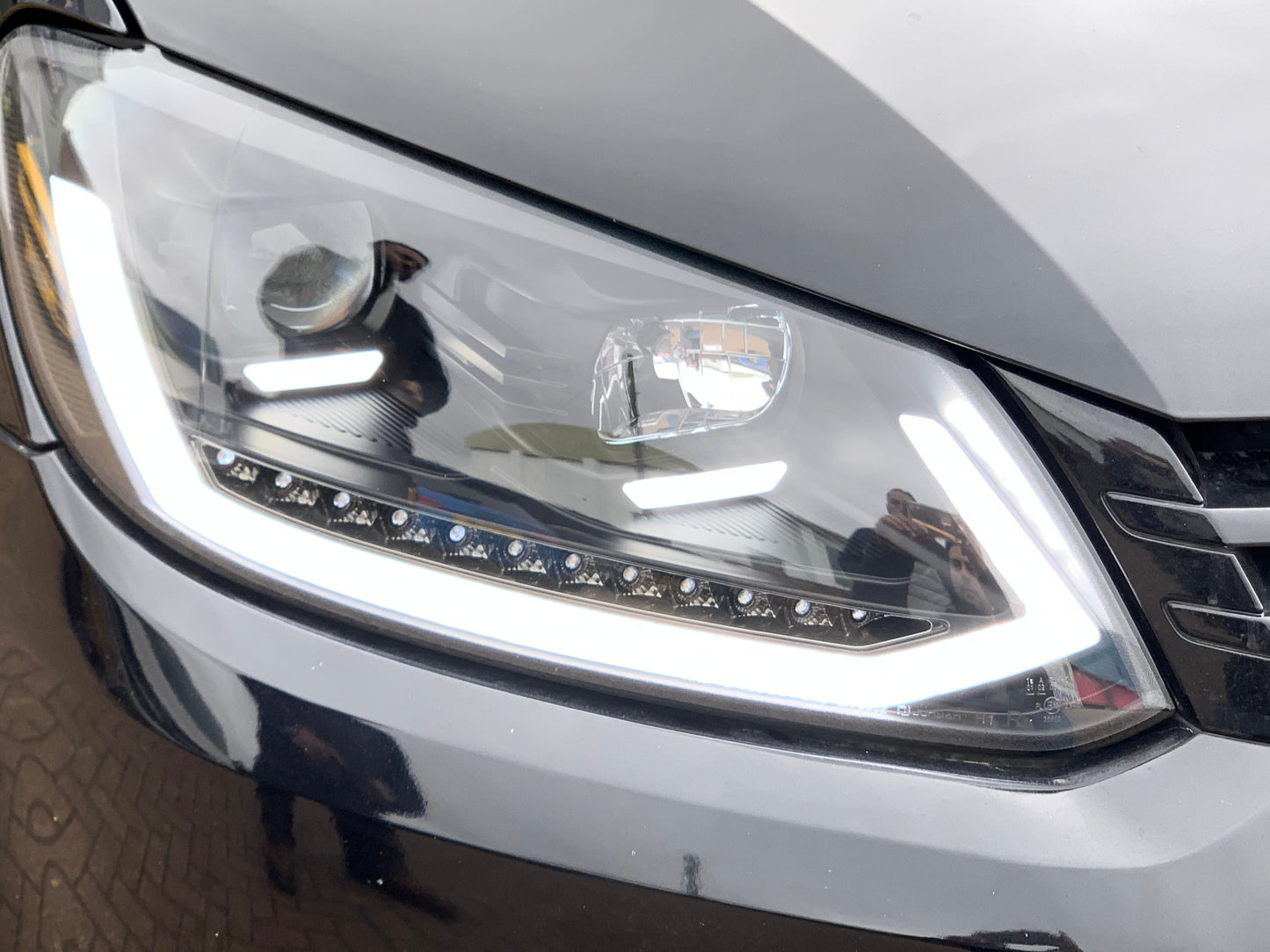 VW Caddy MK3 DRL headlights with dynamic indicators 10-15 (Includes LED dipped & main beam bulbs)