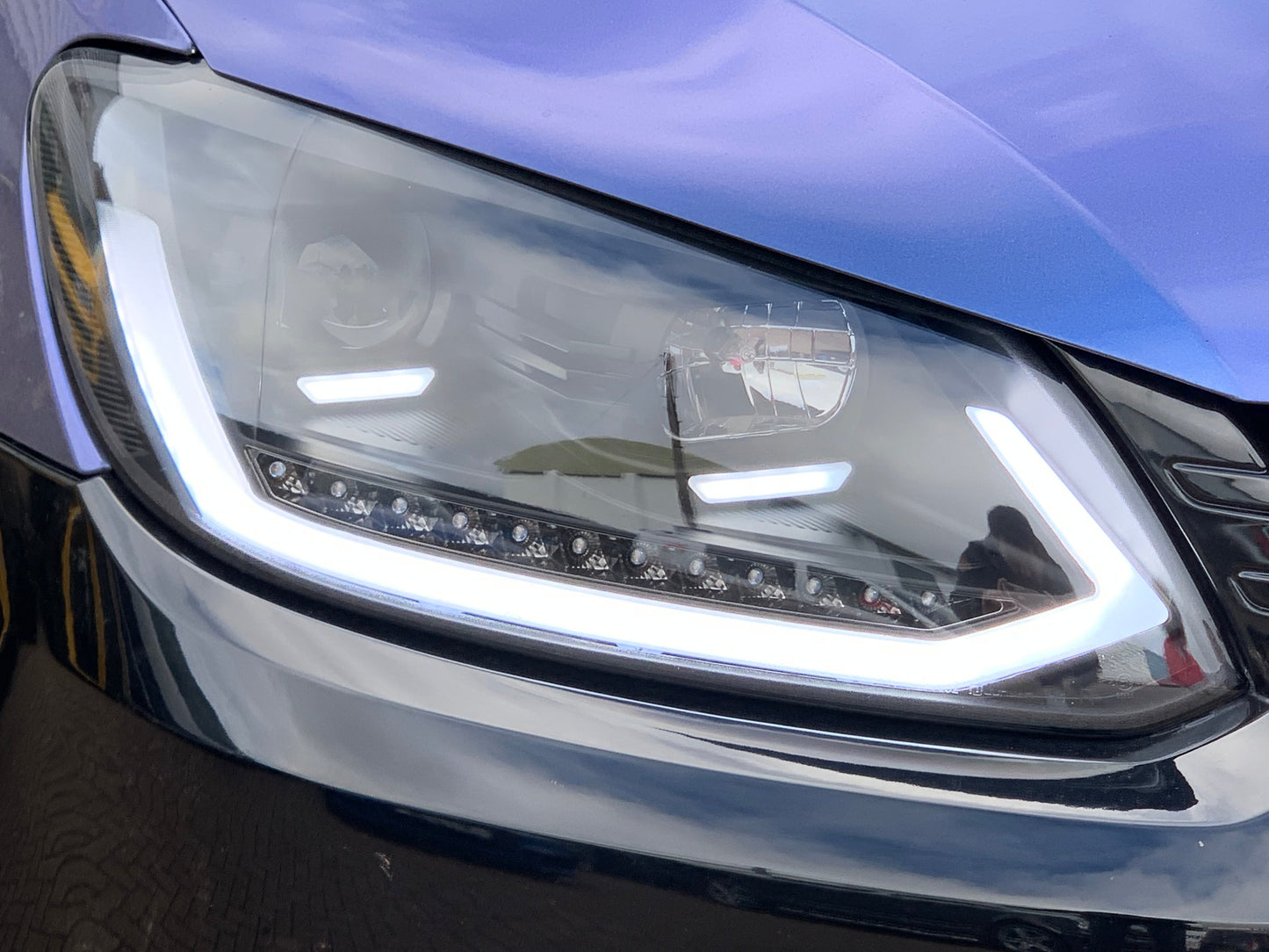 VW Caddy MK3 DRL headlights with dynamic indicators 10-15 (Includes LED dipped & main beam bulbs)