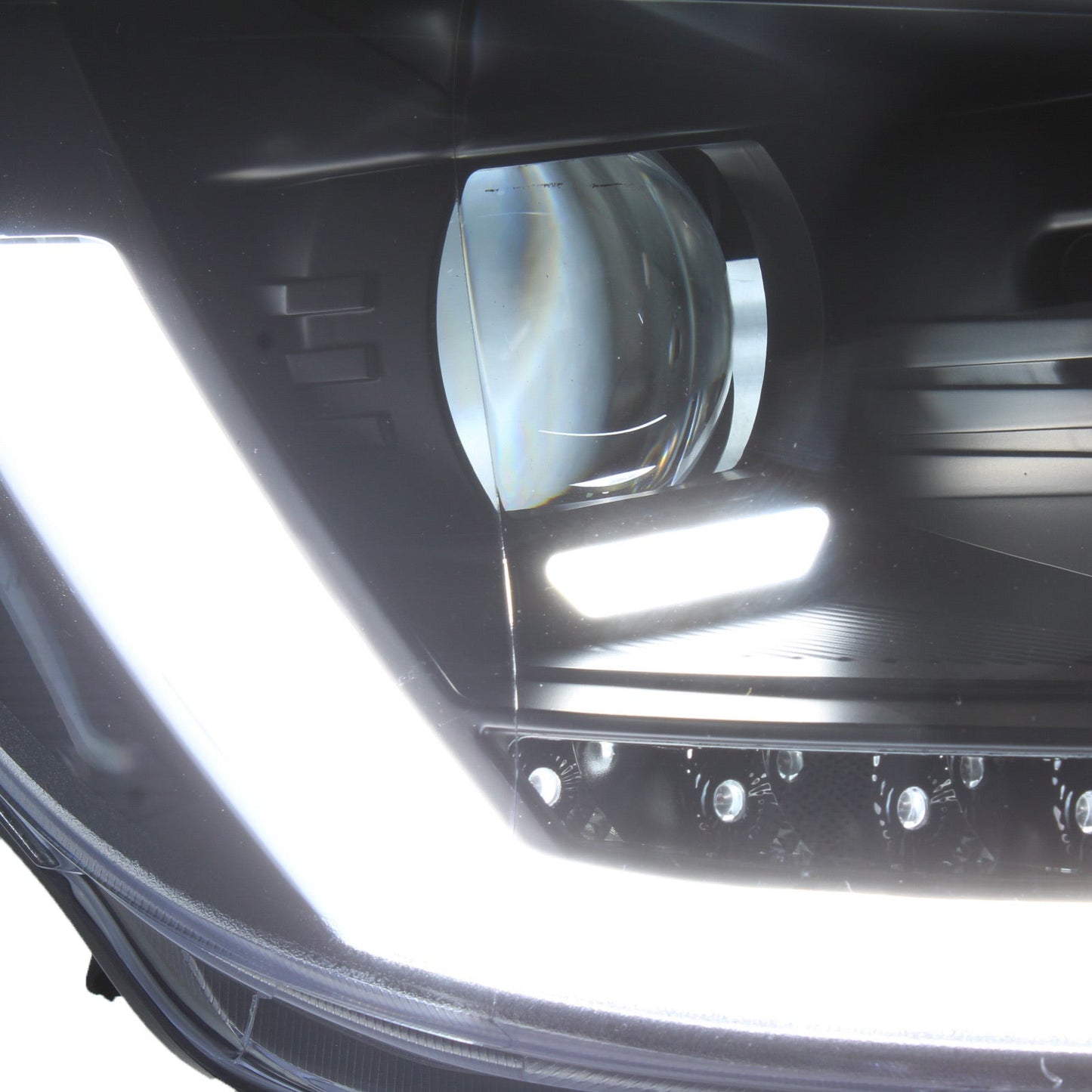 VW Caddy MK3 DRL headlights with dynamic indicators 10-15 (Includes LED dipped & main beam bulbs)